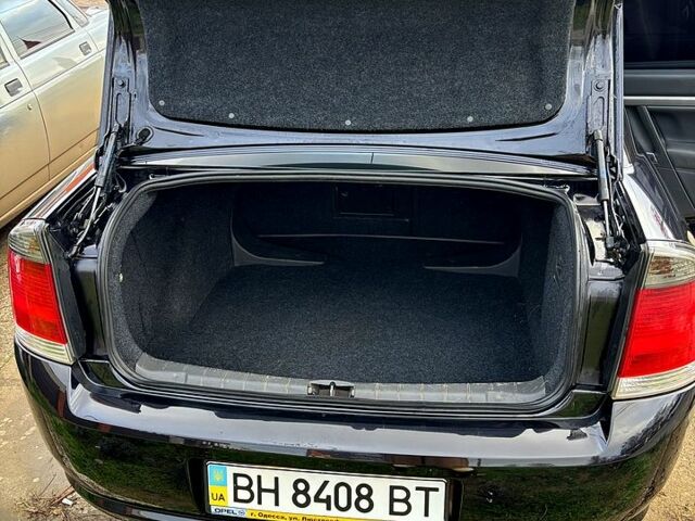 Черный Опель Вектра, объемом двигателя 2.2 л и пробегом 33 тыс. км за 8000 $, фото 3 на Automoto.ua