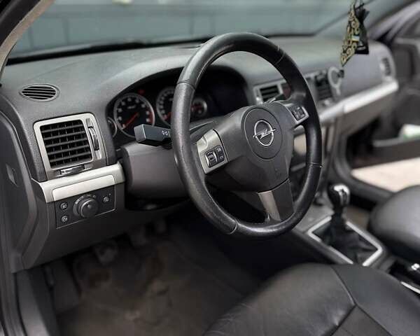 Черный Опель Вектра, объемом двигателя 2.2 л и пробегом 228 тыс. км за 5500 $, фото 115 на Automoto.ua