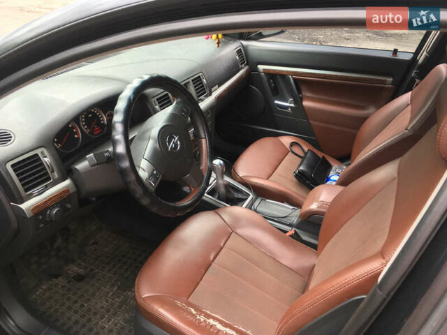 Черный Опель Вектра, объемом двигателя 2.2 л и пробегом 225 тыс. км за 5600 $, фото 6 на Automoto.ua