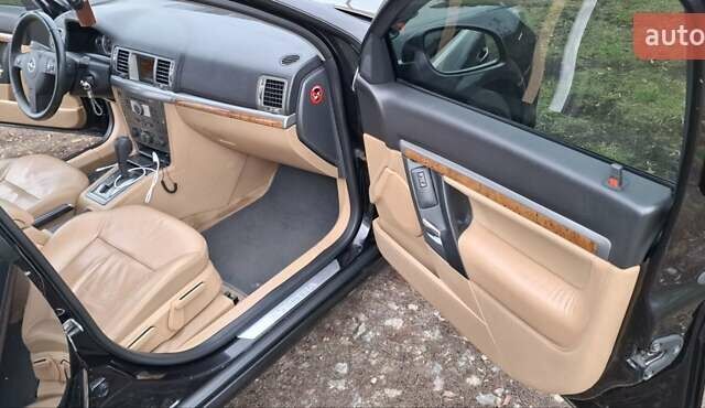 Черный Опель Вектра, объемом двигателя 2.2 л и пробегом 288 тыс. км за 5000 $, фото 1 на Automoto.ua