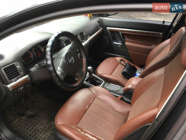 Черный Опель Вектра, объемом двигателя 2.2 л и пробегом 225 тыс. км за 5600 $, фото 5 на Automoto.ua