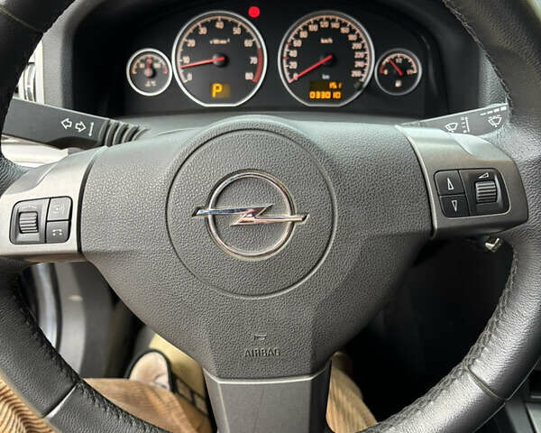 Черный Опель Вектра, объемом двигателя 2.2 л и пробегом 33 тыс. км за 7900 $, фото 6 на Automoto.ua