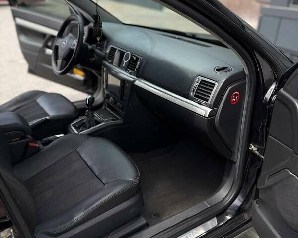 Черный Опель Вектра, объемом двигателя 2.2 л и пробегом 228 тыс. км за 5500 $, фото 9 на Automoto.ua