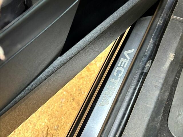 Черный Опель Вектра, объемом двигателя 2.2 л и пробегом 33 тыс. км за 8000 $, фото 7 на Automoto.ua