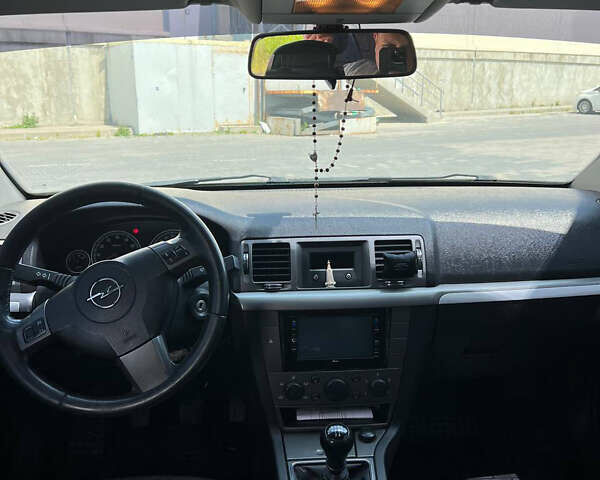 Чорний Опель Вектра, об'ємом двигуна 1.8 л та пробігом 256 тис. км за 5100 $, фото 2 на Automoto.ua