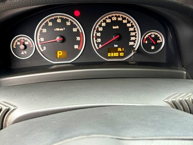 Черный Опель Вектра, объемом двигателя 2.2 л и пробегом 33 тыс. км за 8000 $, фото 5 на Automoto.ua