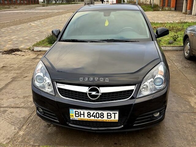 Черный Опель Вектра, объемом двигателя 2.2 л и пробегом 33 тыс. км за 8000 $, фото 1 на Automoto.ua