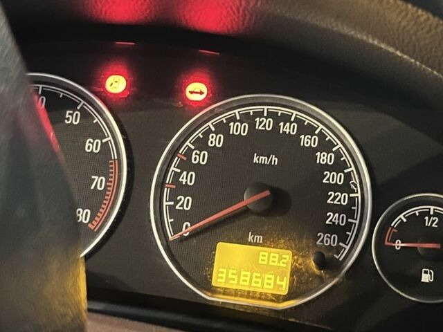 Чорний Опель Вектра, об'ємом двигуна 2.2 л та пробігом 357 тис. км за 3700 $, фото 13 на Automoto.ua