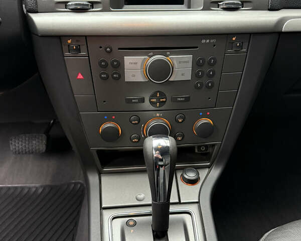 Чорний Опель Вектра, об'ємом двигуна 2.2 л та пробігом 33 тис. км за 9500 $, фото 37 на Automoto.ua