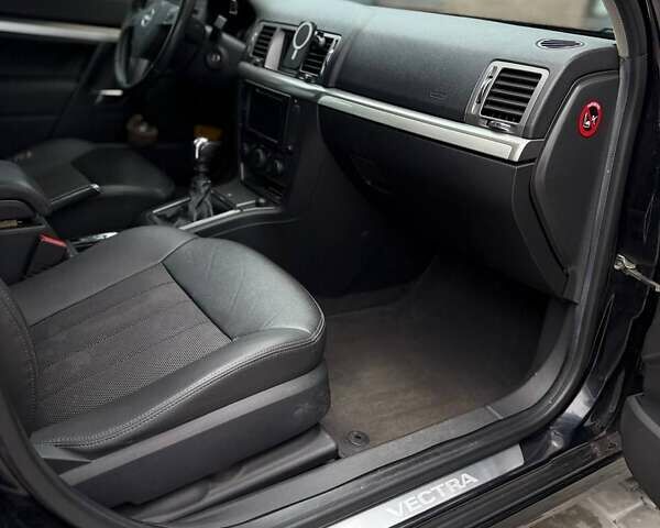 Черный Опель Вектра, объемом двигателя 2.2 л и пробегом 228 тыс. км за 5500 $, фото 34 на Automoto.ua