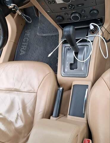 Черный Опель Вектра, объемом двигателя 2.2 л и пробегом 288 тыс. км за 5000 $, фото 10 на Automoto.ua