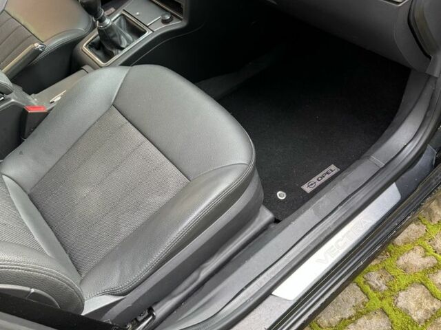 Чорний Опель Вектра, об'ємом двигуна 1.9 л та пробігом 182 тис. км за 6502 $, фото 6 на Automoto.ua