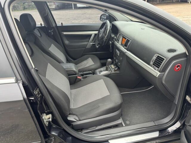 Черный Опель Вектра, объемом двигателя 2.2 л и пробегом 250 тыс. км за 5990 $, фото 3 на Automoto.ua