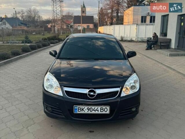 Черный Опель Вектра, объемом двигателя 2.2 л и пробегом 370 тыс. км за 4900 $, фото 1 на Automoto.ua