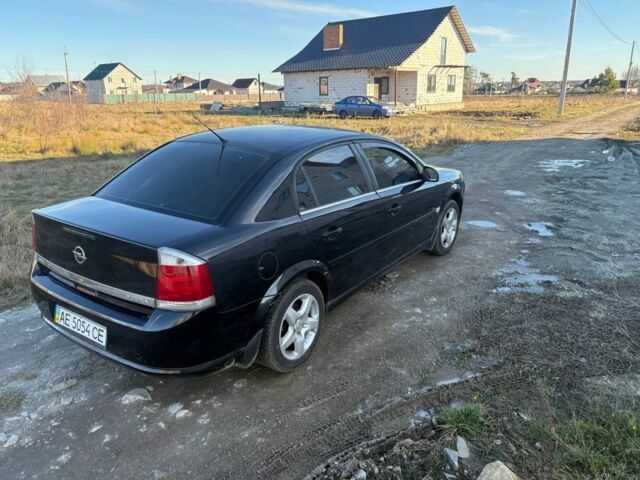 Черный Опель Вектра, объемом двигателя 1.8 л и пробегом 245 тыс. км за 3500 $, фото 5 на Automoto.ua