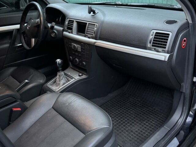 Черный Опель Вектра, объемом двигателя 2.5 л и пробегом 150 тыс. км за 7000 $, фото 8 на Automoto.ua