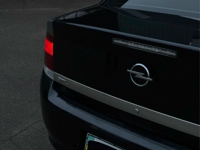 Черный Опель Вектра, объемом двигателя 2.5 л и пробегом 150 тыс. км за 7000 $, фото 3 на Automoto.ua