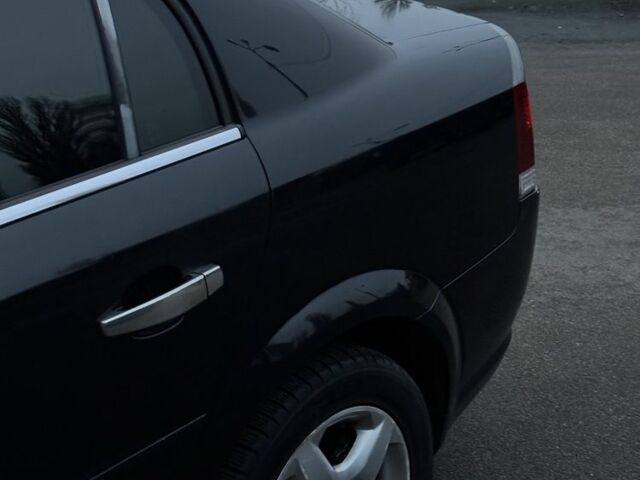 Черный Опель Вектра, объемом двигателя 2.5 л и пробегом 150 тыс. км за 7000 $, фото 4 на Automoto.ua