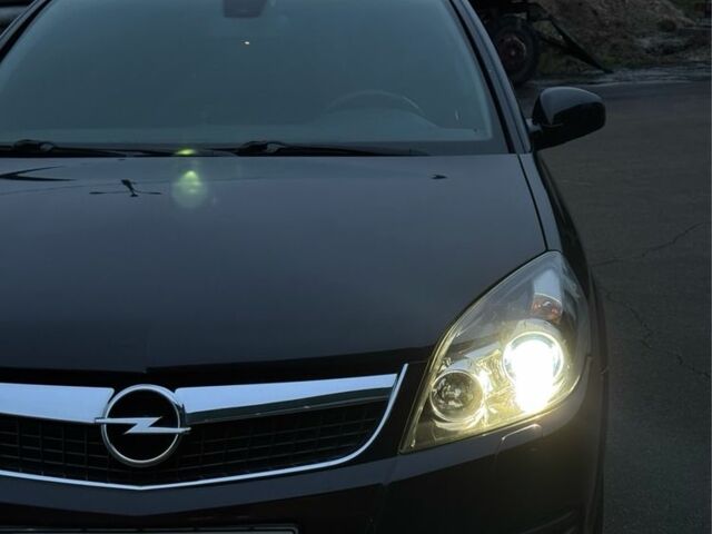 Черный Опель Вектра, объемом двигателя 2.5 л и пробегом 150 тыс. км за 7000 $, фото 1 на Automoto.ua