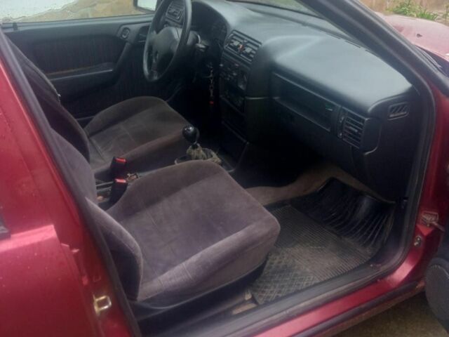 Черный Опель Вектра, объемом двигателя 1 л и пробегом 320 тыс. км за 1200 $, фото 1 на Automoto.ua