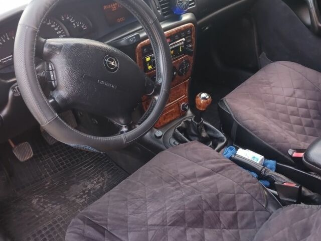 Черный Опель Вектра, объемом двигателя 1.8 л и пробегом 240 тыс. км за 4600 $, фото 3 на Automoto.ua