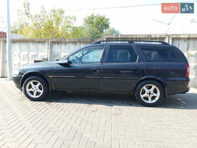 Черный Опель Вектра, объемом двигателя 1.6 л и пробегом 364 тыс. км за 1100 $, фото 1 на Automoto.ua