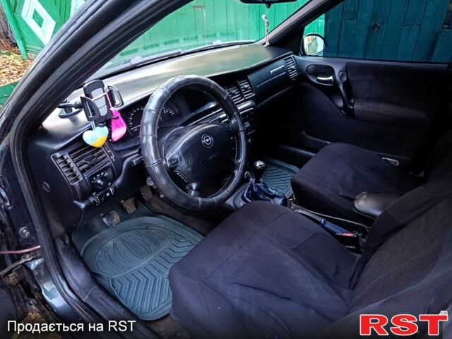 Черный Опель Вектра, объемом двигателя 1.8 л и пробегом 200 тыс. км за 2200 $, фото 5 на Automoto.ua