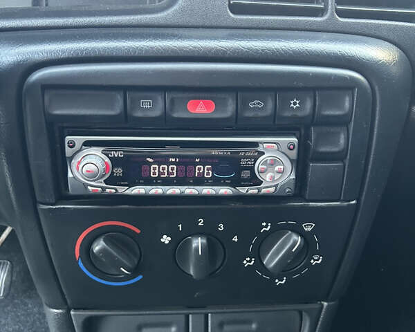 Черный Опель Вектра, объемом двигателя 1.6 л и пробегом 315 тыс. км за 3300 $, фото 20 на Automoto.ua