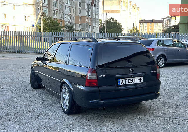 Черный Опель Вектра, объемом двигателя 1.6 л и пробегом 315 тыс. км за 3300 $, фото 3 на Automoto.ua