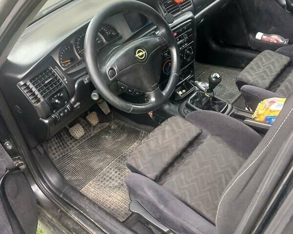 Черный Опель Вектра, объемом двигателя 1.8 л и пробегом 251 тыс. км за 1650 $, фото 2 на Automoto.ua