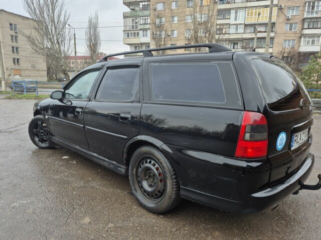 Черный Опель Вектра, объемом двигателя 1.8 л и пробегом 300 тыс. км за 1500 $, фото 3 на Automoto.ua