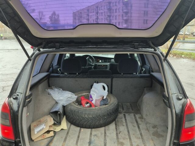 Черный Опель Вектра, объемом двигателя 1.8 л и пробегом 300 тыс. км за 1500 $, фото 5 на Automoto.ua