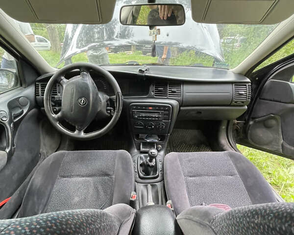 Черный Опель Вектра, объемом двигателя 1.8 л и пробегом 335 тыс. км за 2250 $, фото 6 на Automoto.ua