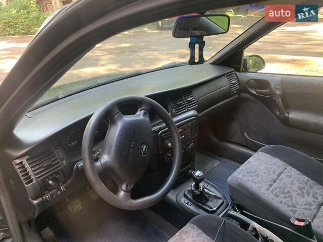 Чорний Опель Вектра, об'ємом двигуна 1.8 л та пробігом 300 тис. км за 2200 $, фото 3 на Automoto.ua