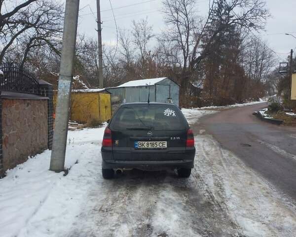 Черный Опель Вектра, объемом двигателя 2 л и пробегом 310 тыс. км за 2950 $, фото 3 на Automoto.ua