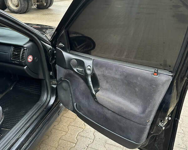 Черный Опель Вектра, объемом двигателя 2 л и пробегом 300 тыс. км за 1000 $, фото 9 на Automoto.ua