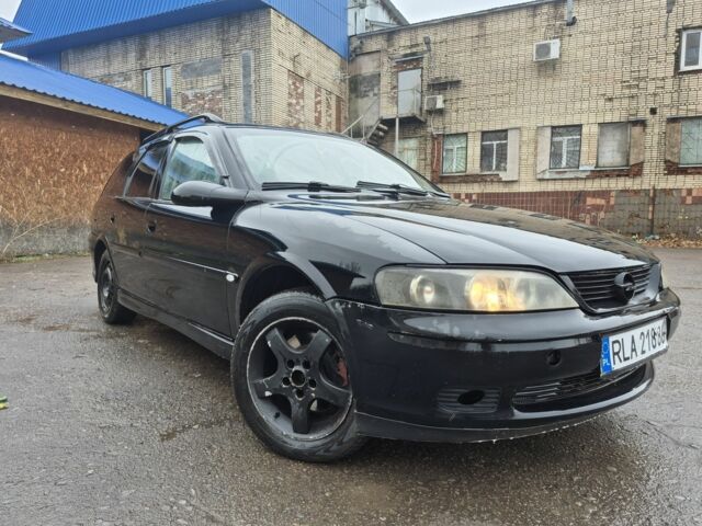 Черный Опель Вектра, объемом двигателя 1.8 л и пробегом 300 тыс. км за 1500 $, фото 1 на Automoto.ua