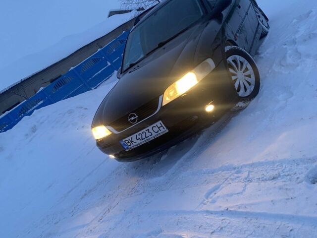 Черный Опель Вектра, объемом двигателя 1.8 л и пробегом 478 тыс. км за 1750 $, фото 4 на Automoto.ua