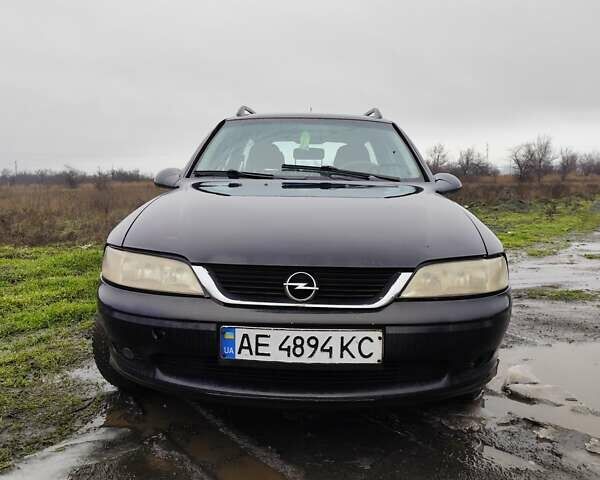 Черный Опель Вектра, объемом двигателя 1.6 л и пробегом 333 тыс. км за 1999 $, фото 7 на Automoto.ua