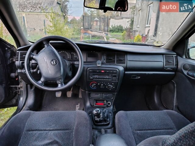 Черный Опель Вектра, объемом двигателя 1.8 л и пробегом 325 тыс. км за 2800 $, фото 8 на Automoto.ua