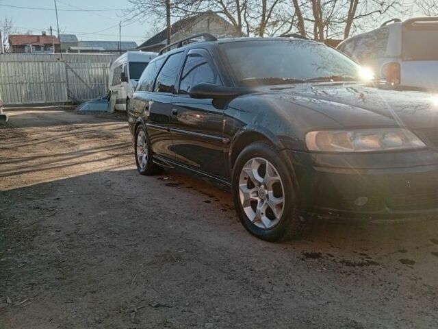 Черный Опель Вектра, объемом двигателя 2 л и пробегом 300 тыс. км за 3500 $, фото 2 на Automoto.ua