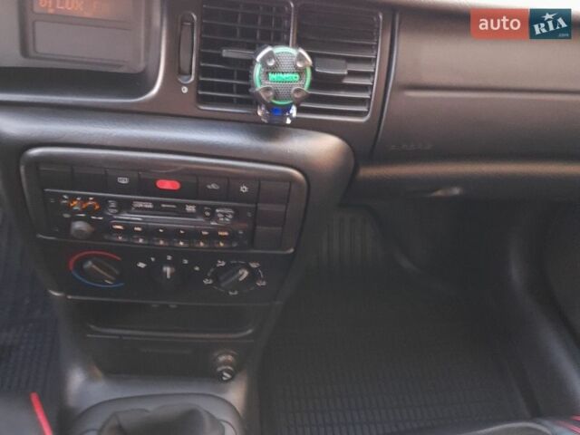 Чорний Опель Вектра, об'ємом двигуна 2 л та пробігом 370 тис. км за 2000 $, фото 8 на Automoto.ua