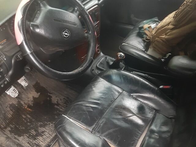 Черный Опель Вектра, объемом двигателя 2 л и пробегом 350 тыс. км за 1307 $, фото 6 на Automoto.ua