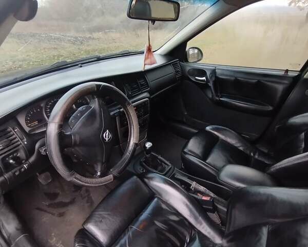 Черный Опель Вектра, объемом двигателя 2.2 л и пробегом 400 тыс. км за 2500 $, фото 10 на Automoto.ua