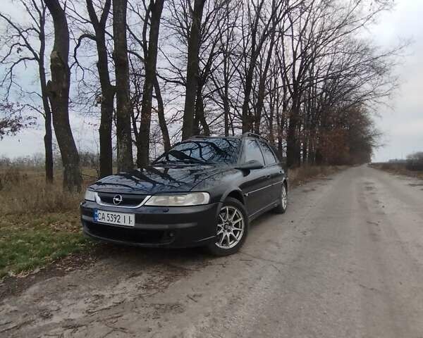 Черный Опель Вектра, объемом двигателя 2.2 л и пробегом 400 тыс. км за 2500 $, фото 5 на Automoto.ua