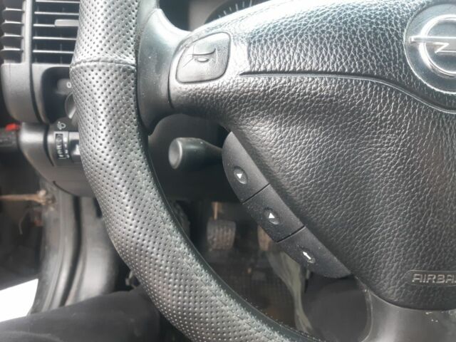 Черный Опель Вектра, объемом двигателя 2 л и пробегом 360 тыс. км за 2000 $, фото 17 на Automoto.ua