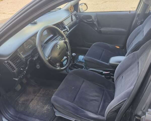 Черный Опель Вектра, объемом двигателя 1.6 л и пробегом 290 тыс. км за 2900 $, фото 3 на Automoto.ua