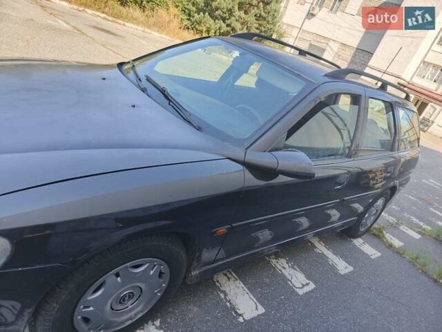 Черный Опель Вектра, объемом двигателя 1.6 л и пробегом 290 тыс. км за 2900 $, фото 1 на Automoto.ua