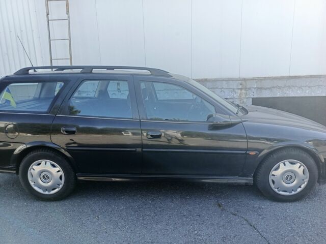 Черный Опель Вектра, объемом двигателя 1.6 л и пробегом 290 тыс. км за 2900 $, фото 1 на Automoto.ua