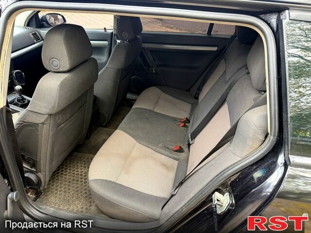 Черный Опель Вектра, объемом двигателя 2.2 л и пробегом 333 тыс. км за 3000 $, фото 11 на Automoto.ua